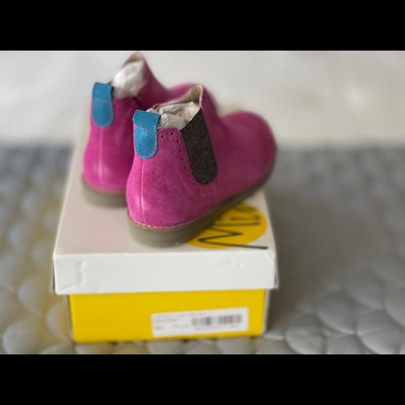 Mini Biden Brand New Girls Chelsea Boots Sz 2.5 - Picture 3 of 6